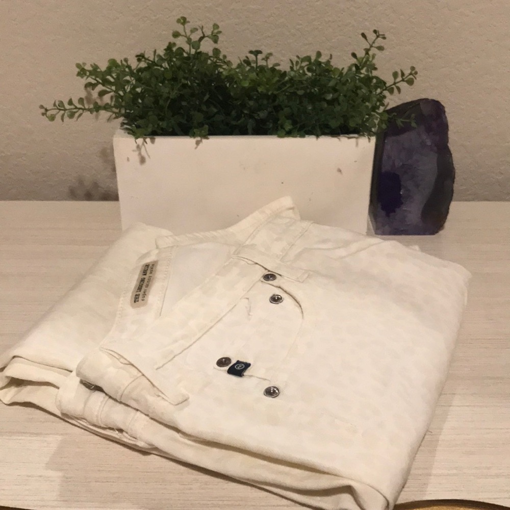 Subtle cheetah skinny jeans!